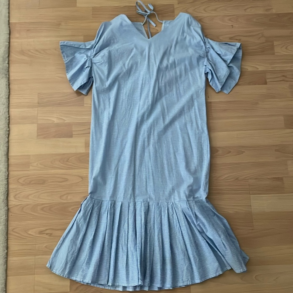 Gingham dress with ribbon ties at the back